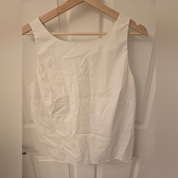 Lovely White Red Valentino Shell With Nack Bow - Picture 2 of 3